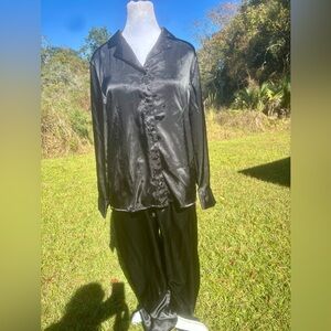 Ivy & Annabell Intimates Black Satin Pajama Set Women’s Size S Top/Bottom Set
